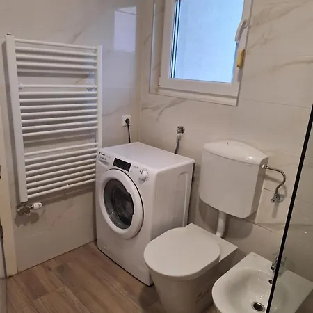 Lu Apartman *